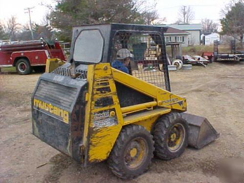 Mustang 332 skidloader/skidsteer