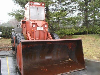 Trojan payloader with 5 yard snow bucket
