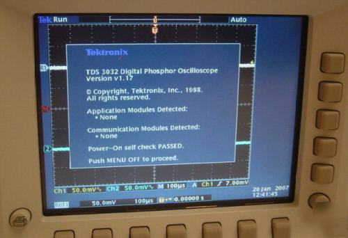 Tektronix TDS3032 color digital phosphor oscilloscope