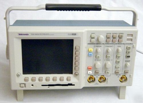 Tektronix TDS3032 color digital phosphor oscilloscope