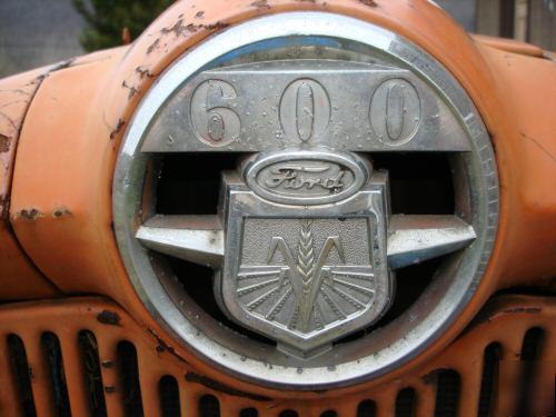 Old ford jubilee tractor 600 with grader 