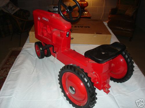 1998 scale farmall m pedal tractor