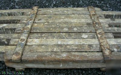 Wooden painter's plank walkboard stretch board scaffold