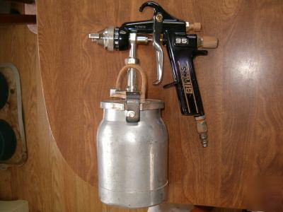 Binks model 95 air paint spray gun with case and cup