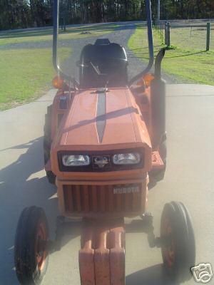 Kubota B6200 tractor with finish mower