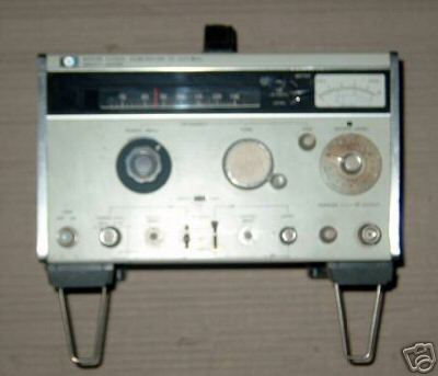 Hewlett packard 8654B hf/vhf/uhf signal generator.