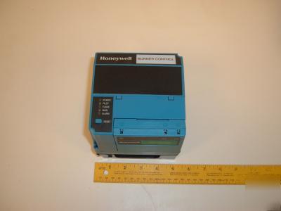 Honeywell burner control RM7840 l 1018 + modules 