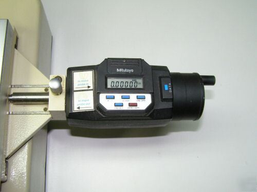 Mitutoyo toolmakers microscope 176-901-1E