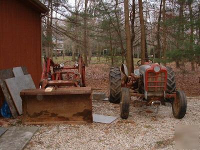 1958 ford 821 diesel tractor w/ hydraulic bucket