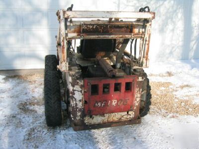 Bobcat M500 skid loader - low 