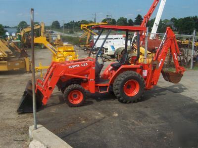Kubota L35 backhoe