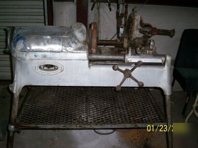 Ridgid 535 pipe threader includes original stand