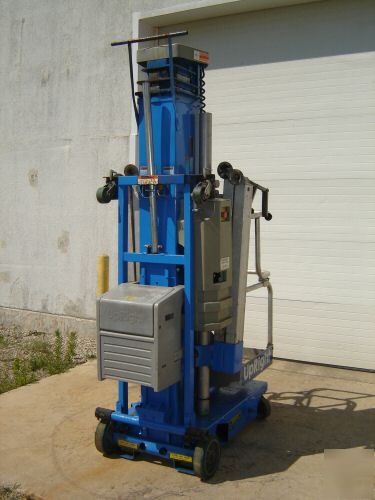 Upright personnel boom man lift scissor manlift aerial 