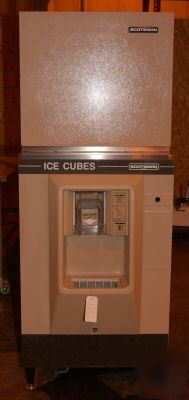 Scotsman ice machine & dispenser bin