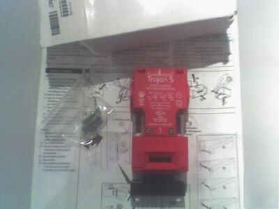 Guard master trojan 5 safety interlock switch