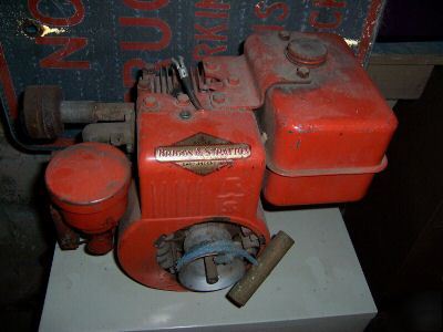 Vintage 4 cycle briggs & stratton motor old