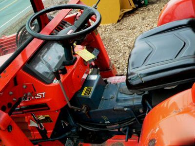 Kubota 4X4 4 cyl diesel 24 hp tractor loader pto hitch