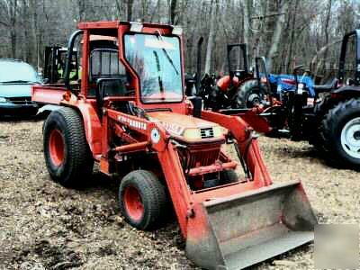 Kubota 4X4 4 cyl diesel 24 hp tractor loader pto hitch