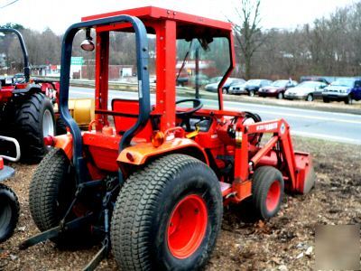 Kubota 4X4 4 cyl diesel 24 hp tractor loader pto hitch