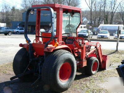 Kubota 4X4 4 cyl diesel 24 hp tractor loader pto hitch