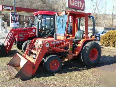 Kubota 4X4 4 cyl diesel 24 hp tractor loader pto hitch