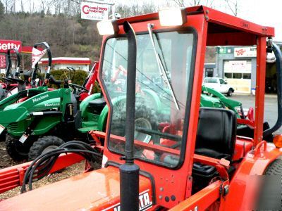 Kubota 4X4 4 cyl diesel 24 hp tractor loader pto hitch