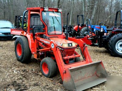 Kubota 4X4 4 cyl diesel 24 hp tractor loader pto hitch