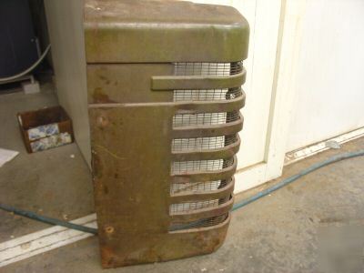 John deere a right hand grill screen