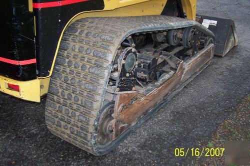 New 2004 cat 277B skid steer.... very, nice track