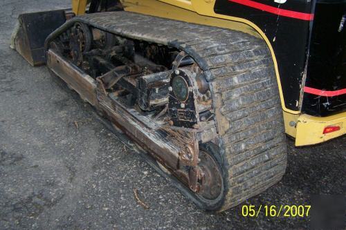 New 2004 cat 277B skid steer.... very, nice track