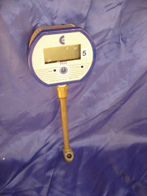 Falcon battery powered digital pressure gauge gage