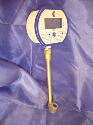 Falcon battery powered digital pressure gauge gage