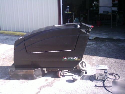 Nss wrangler 3330 floor scrubber auto-scrubber