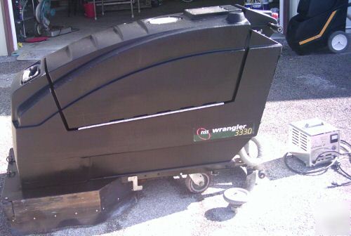 Nss wrangler 3330 floor scrubber auto-scrubber