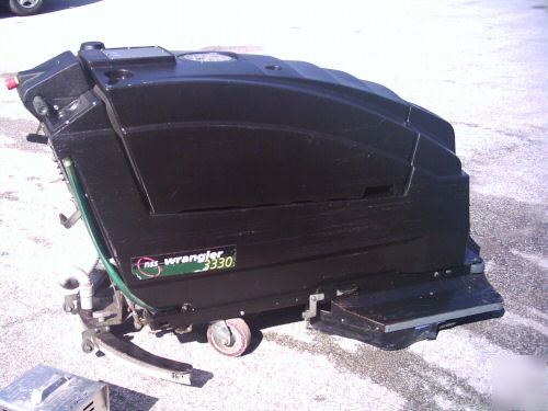 Nss wrangler 3330 floor scrubber auto-scrubber