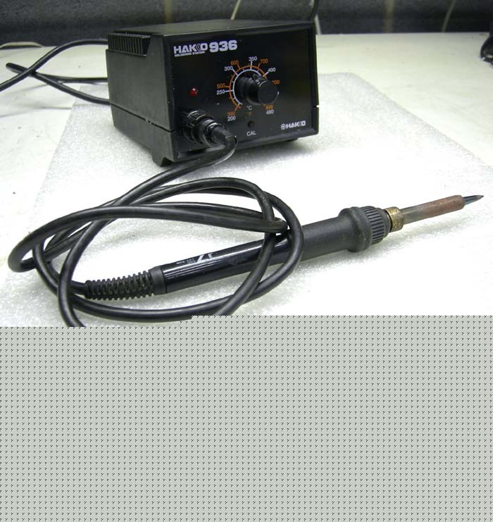 Hakko 936 soldering station with 907 iron *works well*