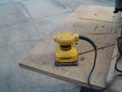 Dewalt 5â€ palm grip sander