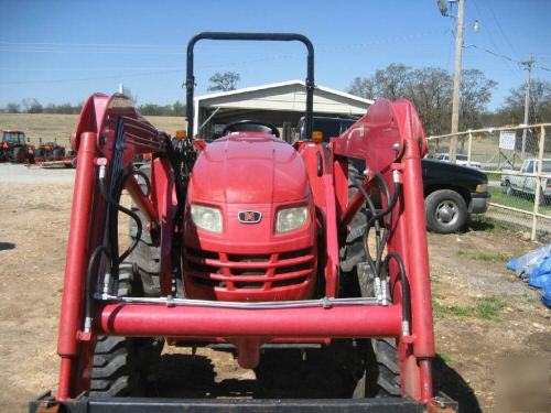 Mahindra 4110 tractor & loader 41 hp, 570 hours 