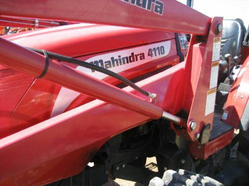 Mahindra 4110 tractor & loader 41 hp, 570 hours 