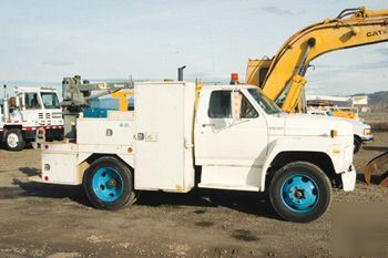 1992 ford f-600 service truck~ with crane construction