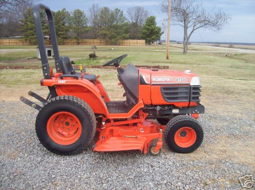 Kubota B7300 4X4 compact diesel tractor w/ 60