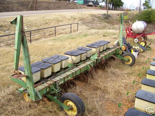 John deere 7100 11-row no-till planter with markers