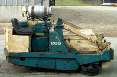 Tennant 265 rider sweeper