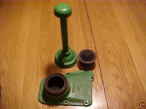 B700R john deere b crank case cover-breather stack