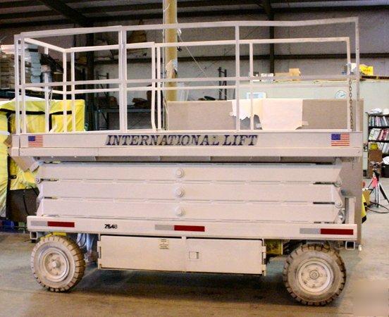 International 25' electric scissor lift aerial scisor