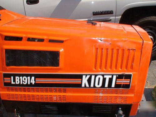 Kioti LB1914 4WD tractor w/48