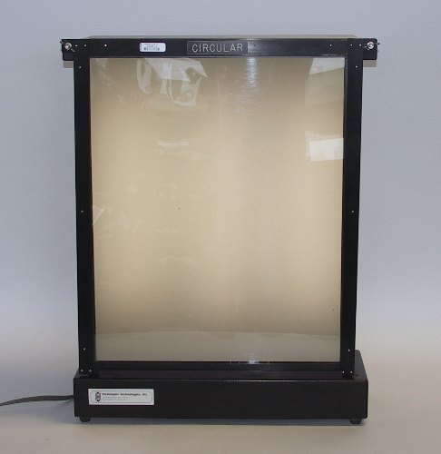Strainoptic circular polariscope illuminator light box