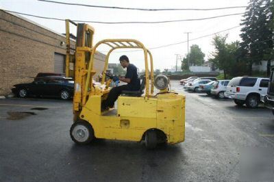 Forklift caterpillar 8000LB lpg cushion price reduced 