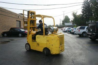 Forklift caterpillar 8000LB lpg cushion price reduced 