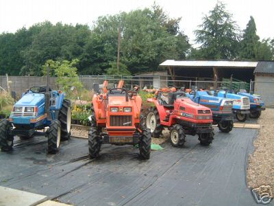 Kubota B7000 4WD compact tractor